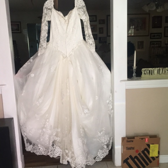 Sweetheart Ivory Ballgown Wedding Dress Size 12. Gently used. - Picture 2 of 16
